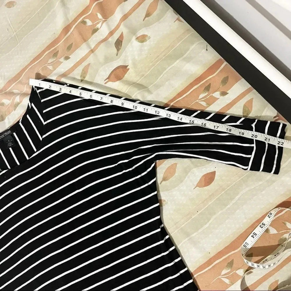 White House Black Market oversized top Size S - Picture 2 of 6